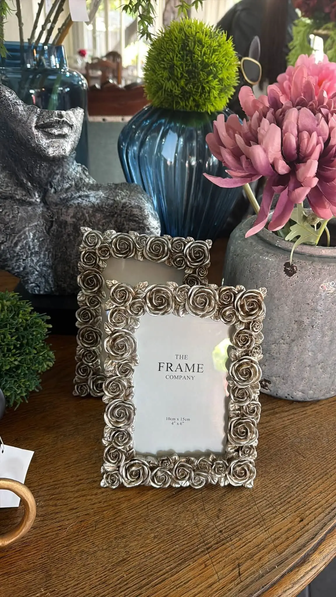 Rose frame and vases